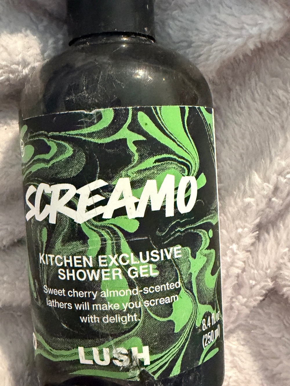 LUSH Screamo Shower Gel — Black & Green